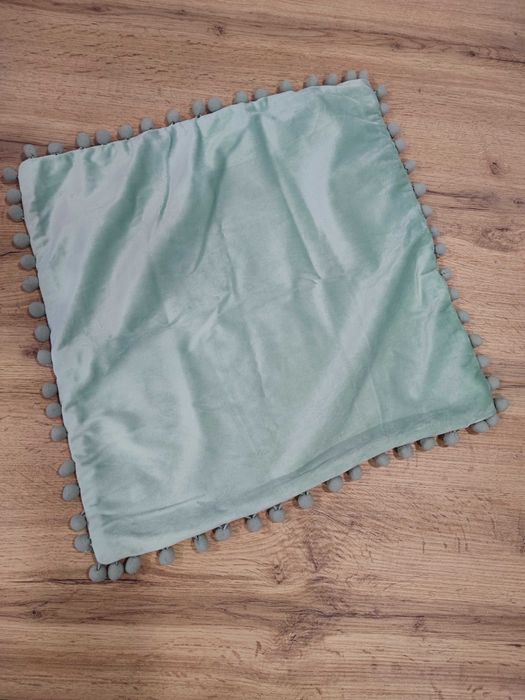 2 capas decorativas para almofada. Novas. Tamanhos 45x45 e 30x50