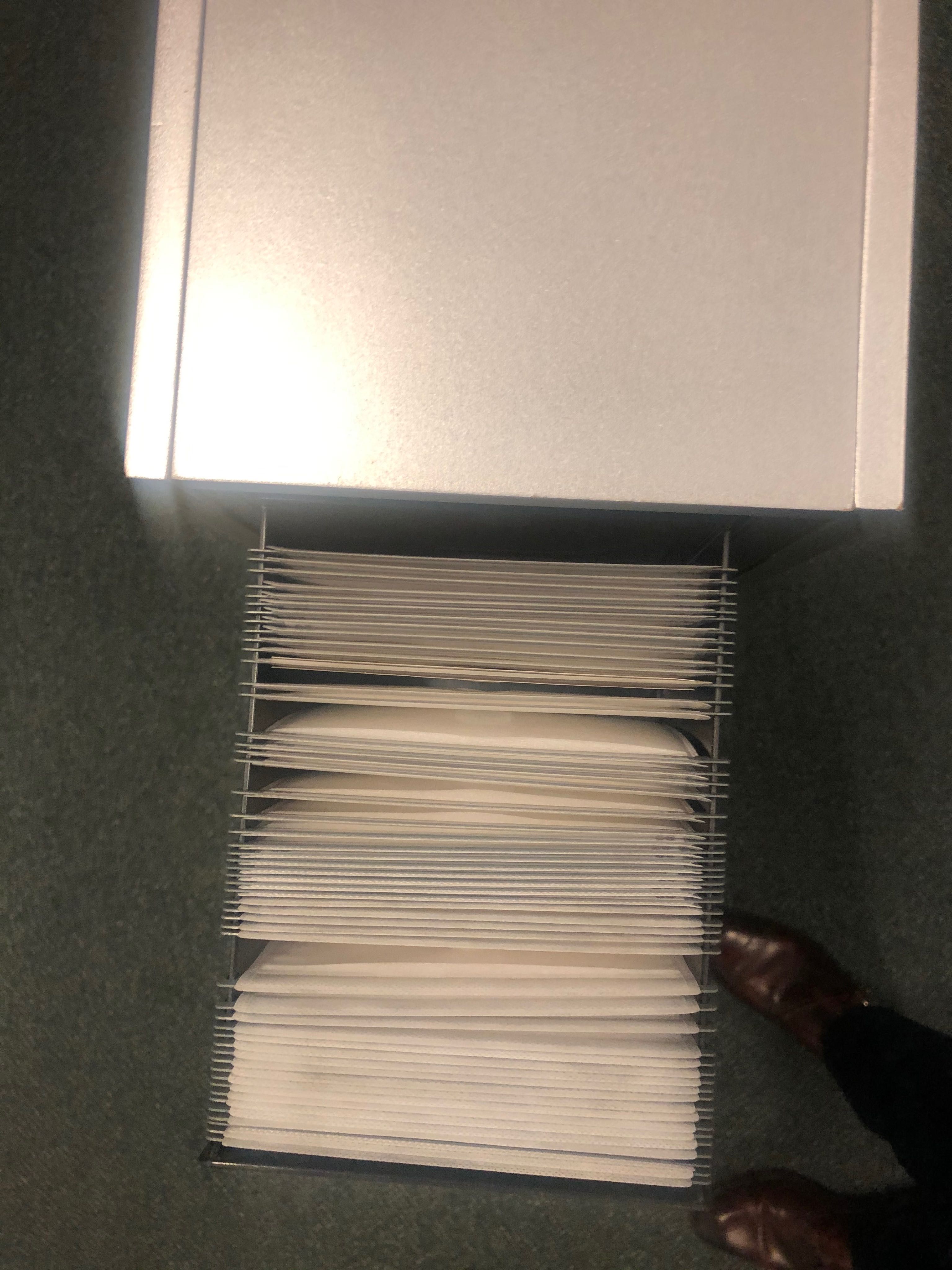 Sprzedam szafkę HAMMA organizer na płyty CD z automatycznymi półkami