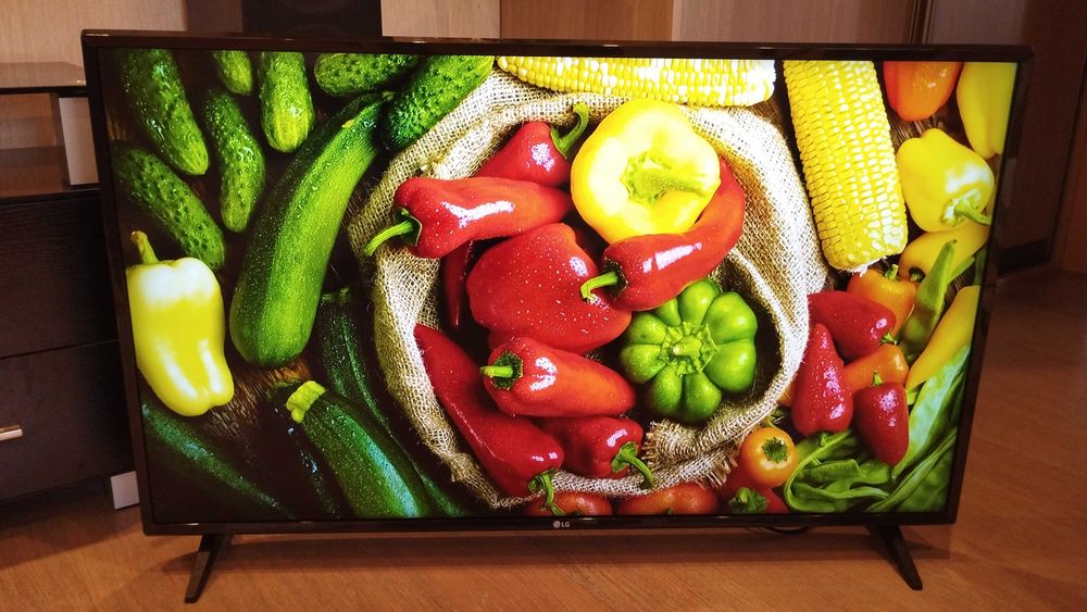 Смарт телевизор LG 43"