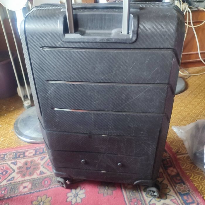 Продам чемодан дорожный