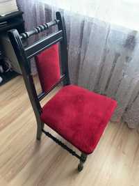 Duży drewniany stół + komplet 4 krzeseł w stylu retro. Do renowacji.