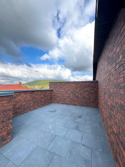 Продаж котеджу з терасою на даху м.Винники