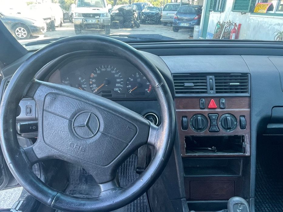 Para peças Mercedes C220 multiválvulas ano1997 com documentos em dia