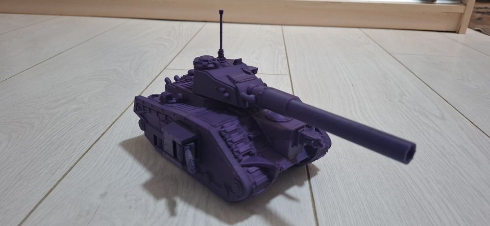 Leman Russ Warhammer 40k модель танка
