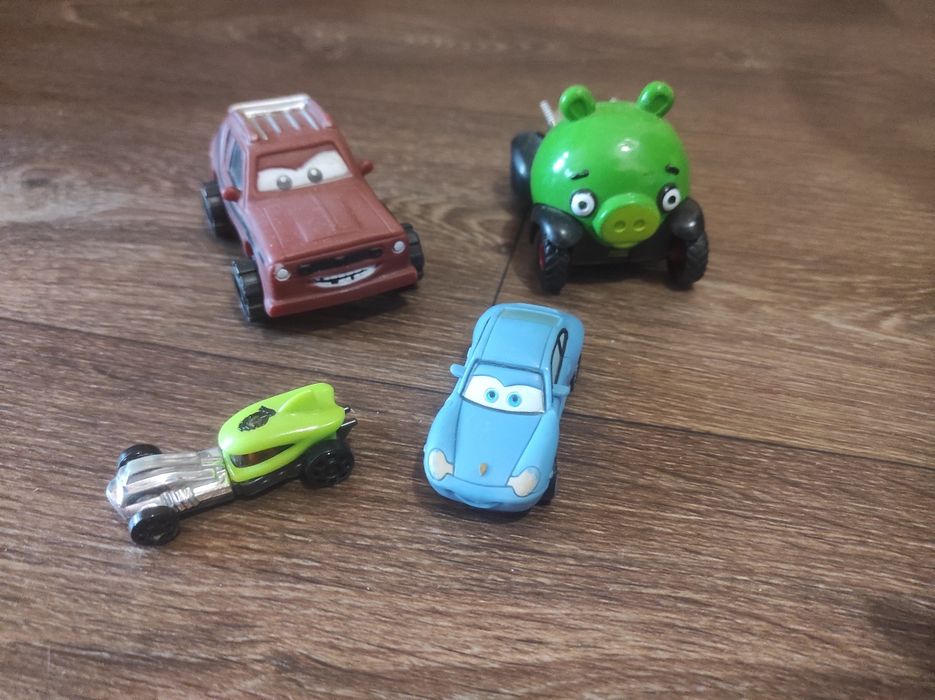 Маквин машинки Салли Свинка зелёная череп хот вилс