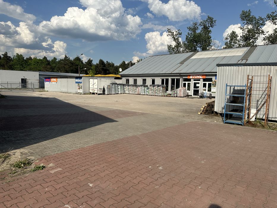 Obiekt handlowo–usługowo–magazynowy z dużym placem w Stąporkowie