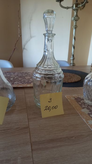 Garrafas de vidro e cristal