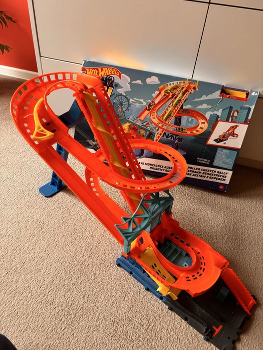 Hot Wheels Roller Coaster