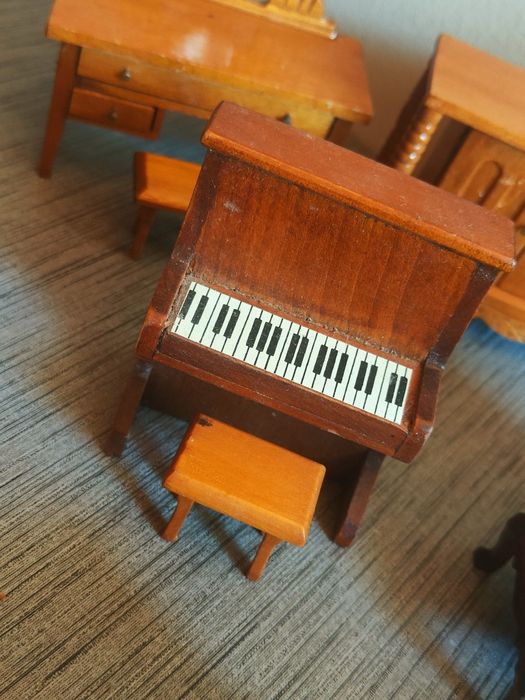 Móveis Miniatura em Madeira - 30 peças.