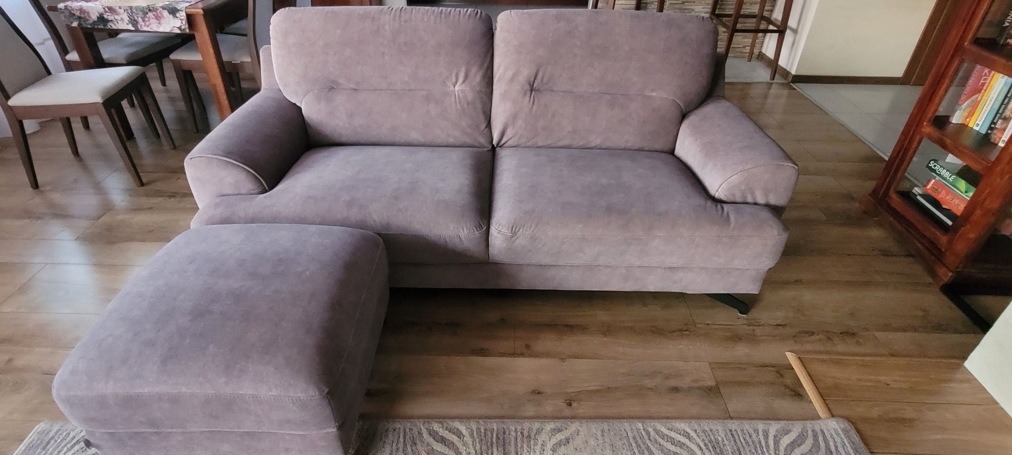 Kanapa sofa wypoczynkowa do salonu pufa