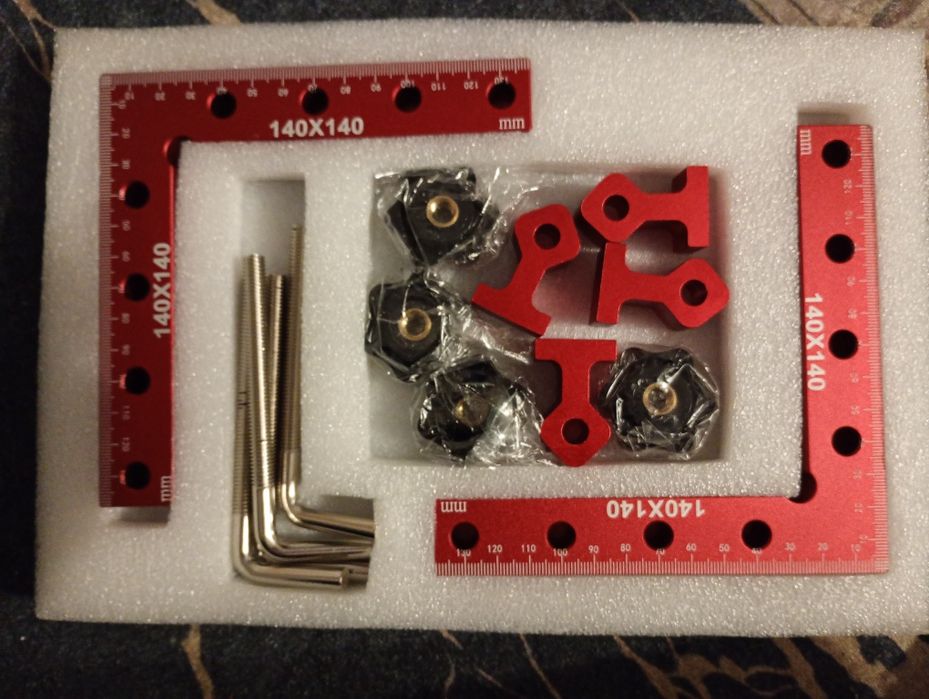 Kątowniki,Klipsy mocujące do obróbki drewna,  2 różne zestawy.