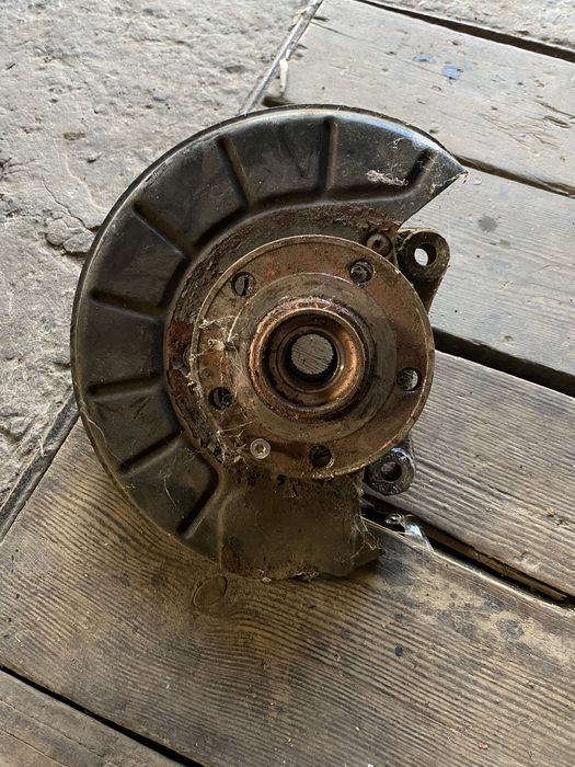 Продам ступицю з підшипником з пасата б6
