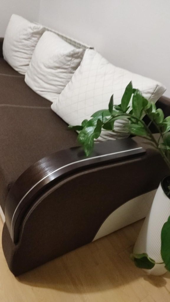 Sofa rozkładana brązowo-biała