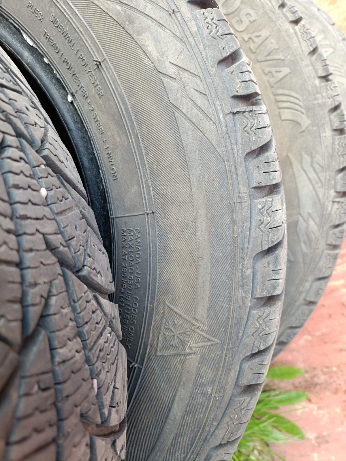 Продам Майже нову зимову резину Rosava 185/65 R14