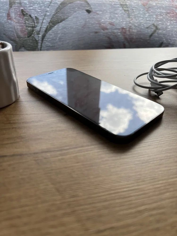 Iphone 12 pro 128gb. Хороший акумулятор та комплект!