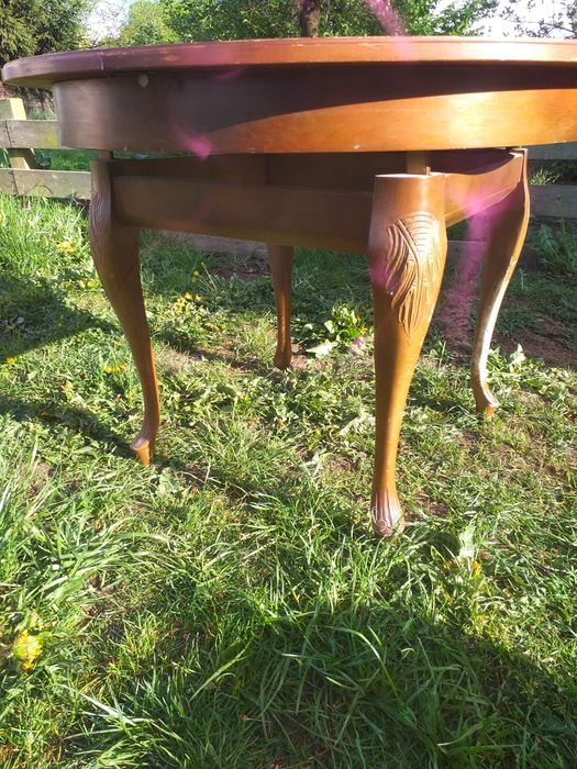 Stary piękny rozkładany stół