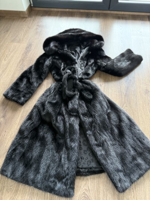 Futro naturalne z norek, rozmiar M L 120 cm dlugosci nowe