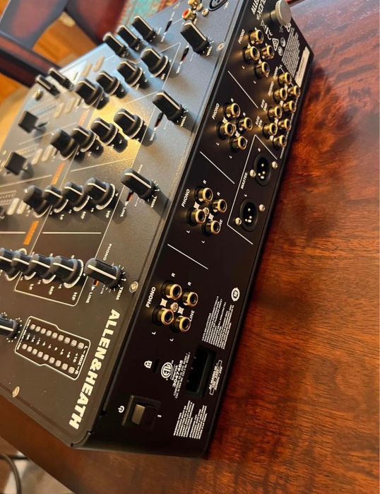 Allen & Heath Xone:43 4+1
Channel Analogue DJ Mixer