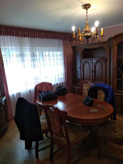 stół z kompletem krzeseł