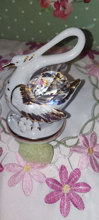 Porcelanowy łabędź Capodimonte z kryształami Swarovskiego
