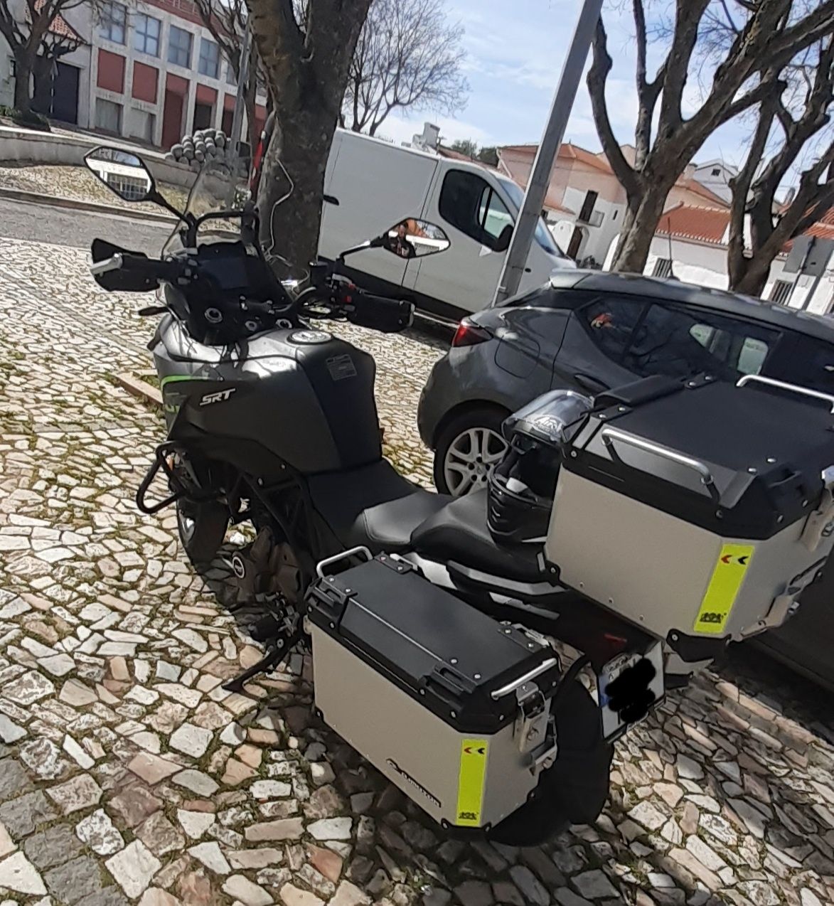 Qj motor srt 700 on road