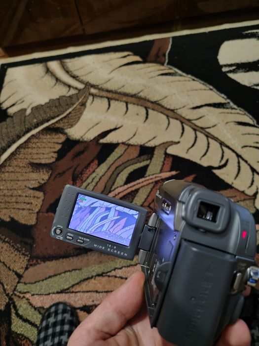 JVC GR-D720E ( відеокамера)