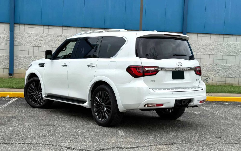 Infiniti QX80      2023