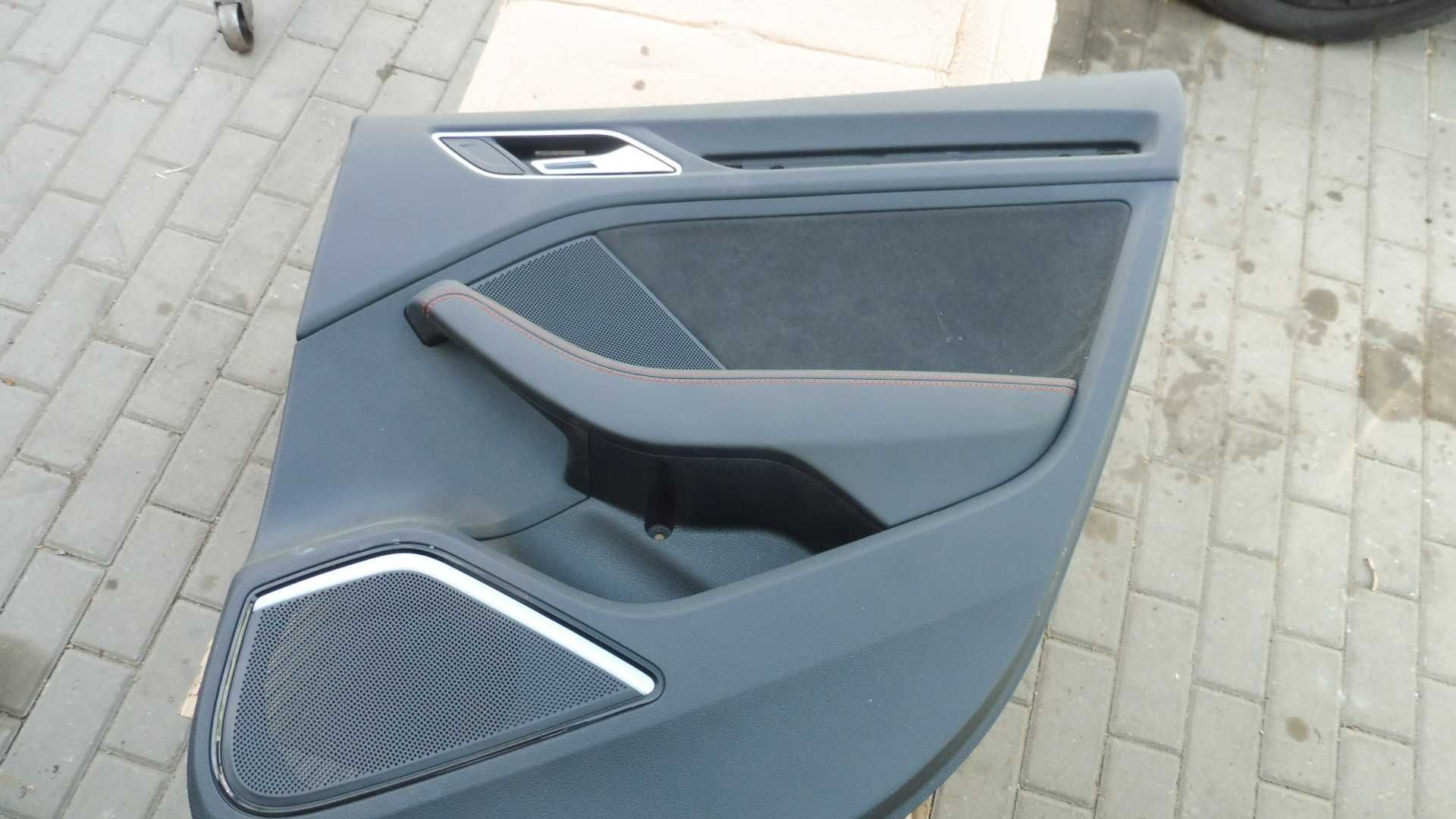 Boczek drzwi Audi  RS3 A3 S3  Alkantara prawy tył  europa