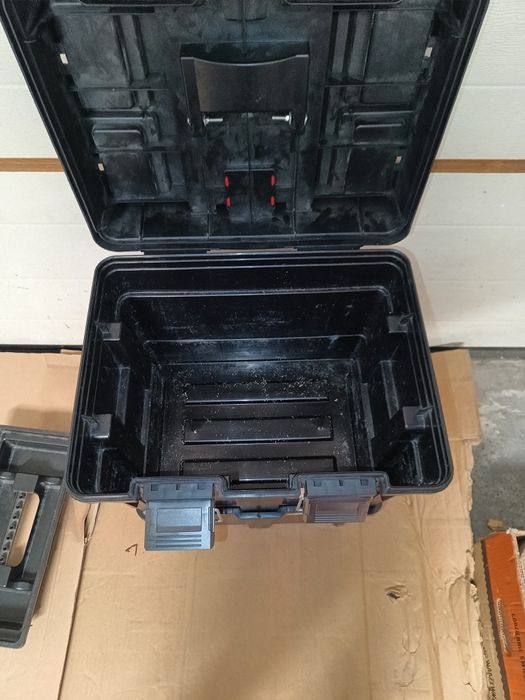 Skrzynka narzędziowa na kółkach