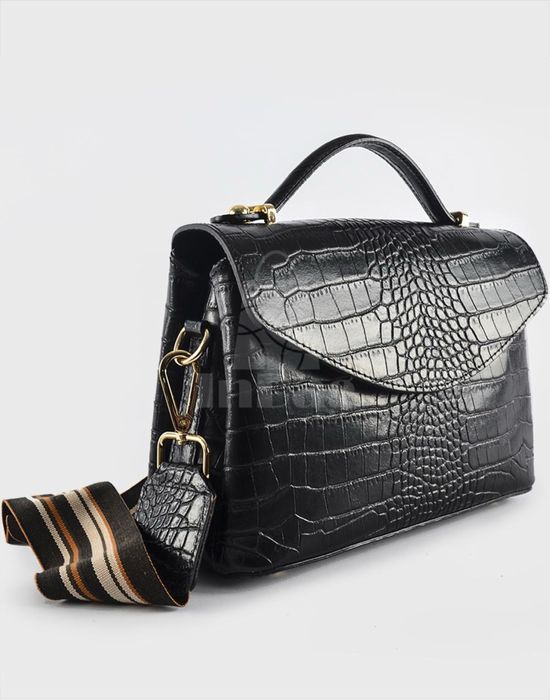 Чорна сумочка з натуральної шкіри