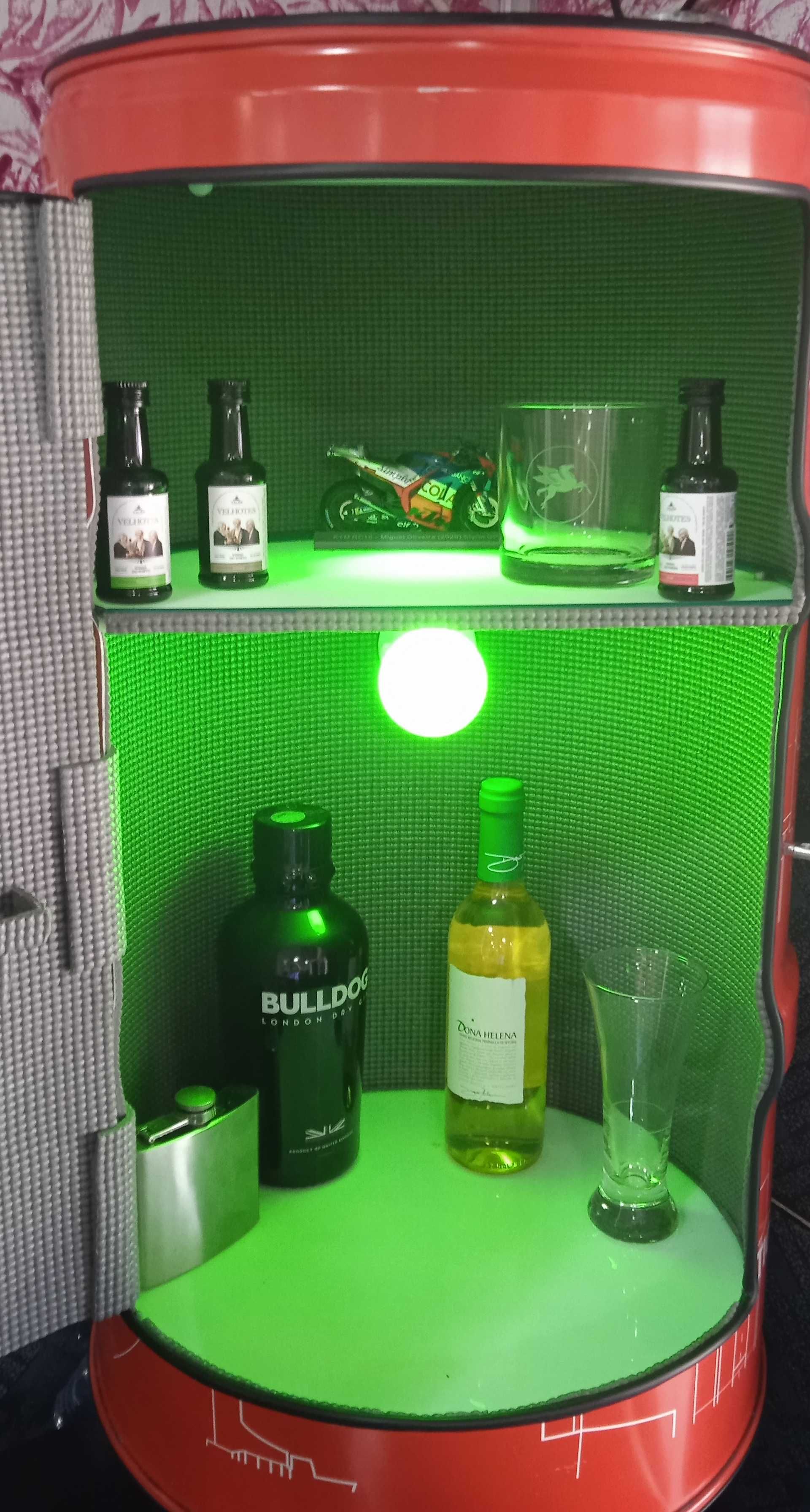 Bidon mini bar. 65x35cm. Com luz 220V