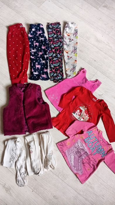 Пакет одягу для дівчинки 98-104 см жилетка , штани, кофти