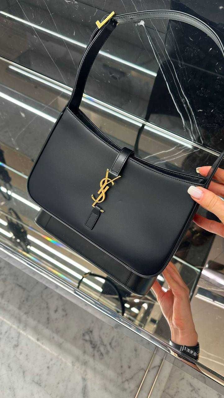 Сумочка Yves Saint Laurent Hobo Black