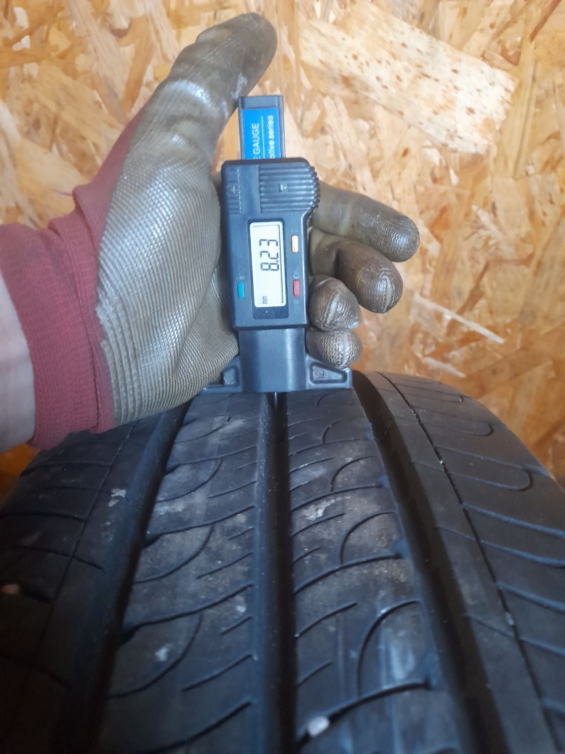 Шини Goodyear EfficientGrip Cargo 2 195/70 R15 104/102S Б/У 8 мм