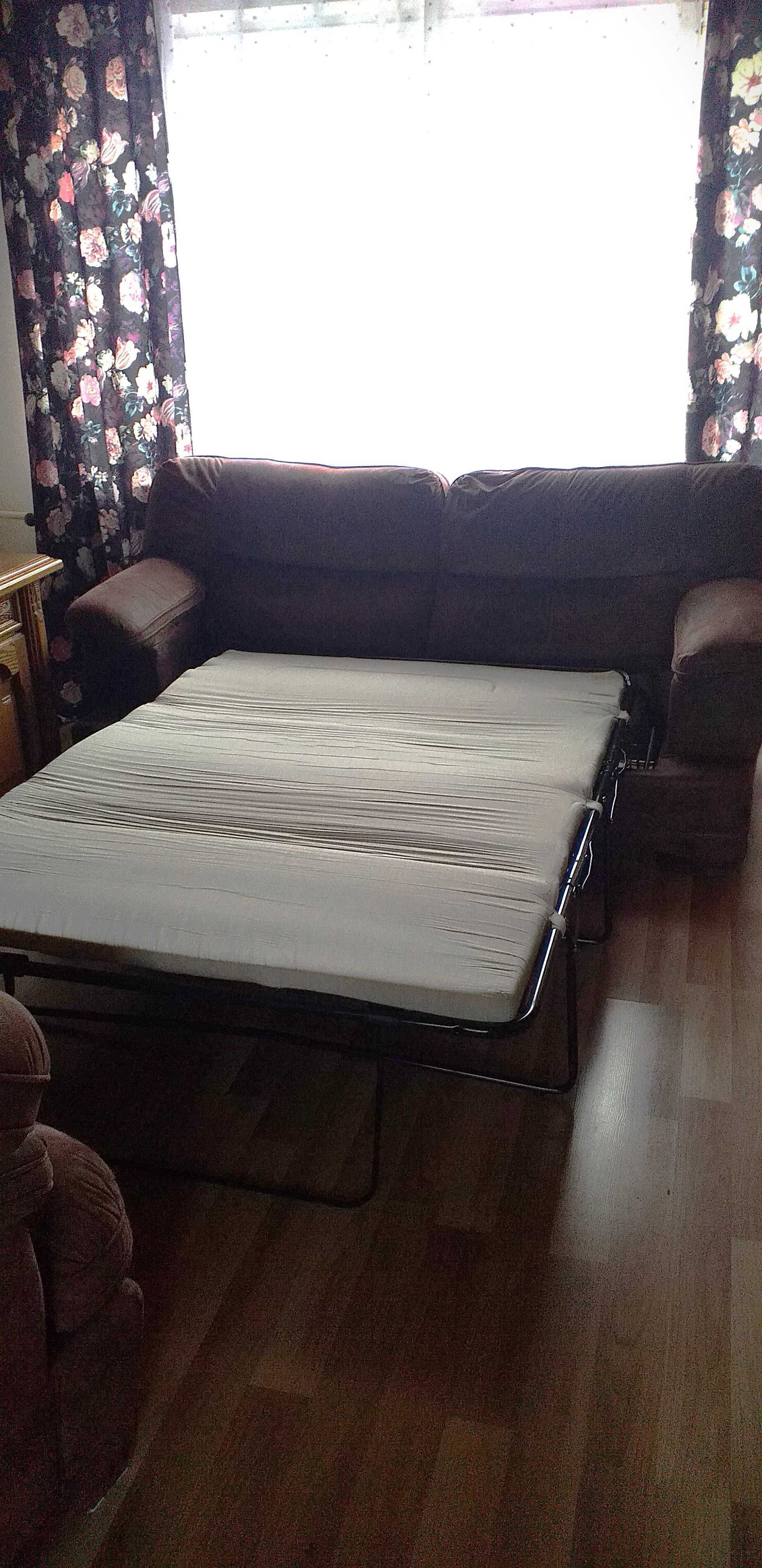 Sofa rozkladana z mozliwoscia spania + dwa fotele