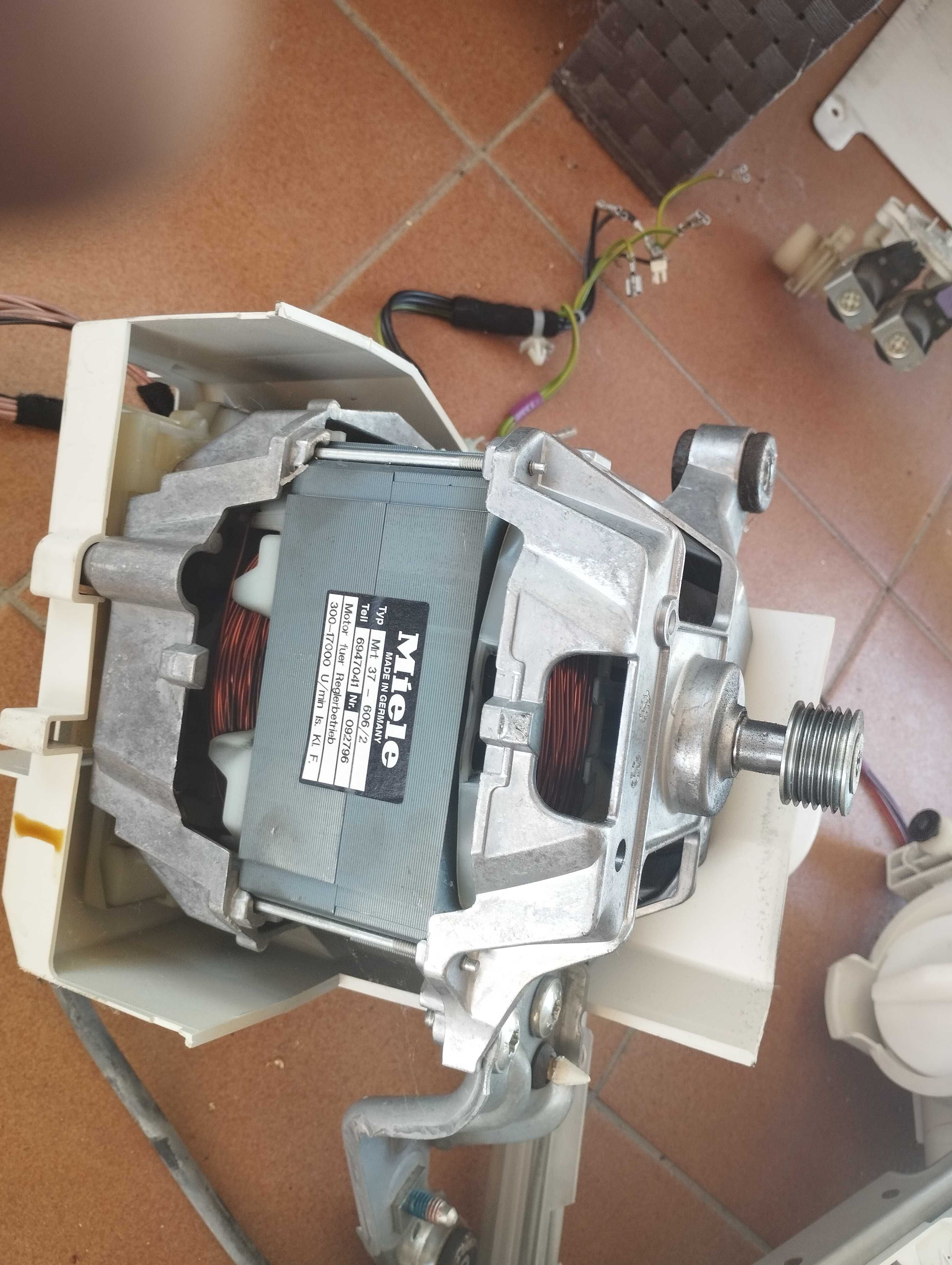Máquina de lavar roupa miele