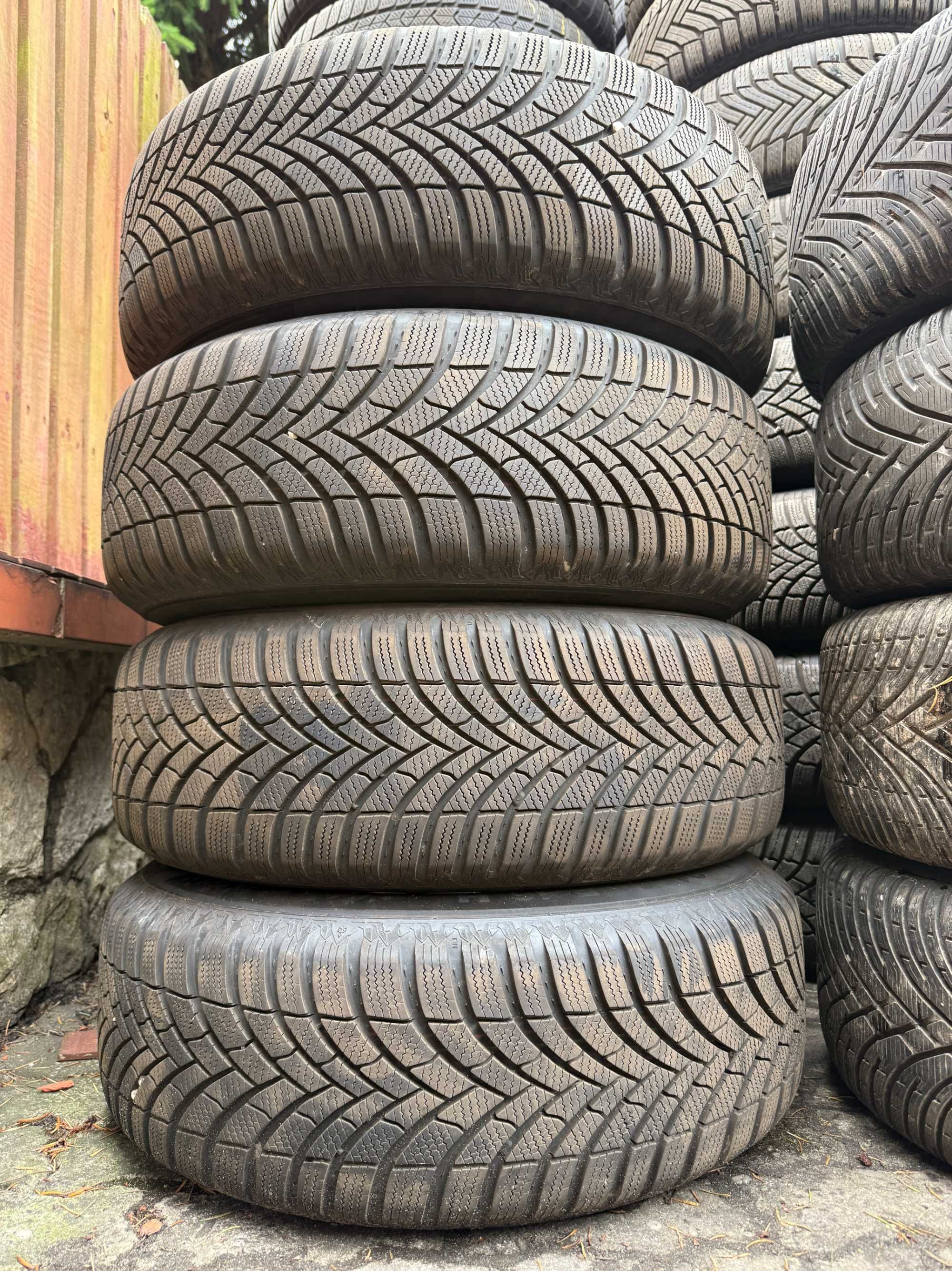 Komplet opon Semperit Speed-Grip 5 215/65r16 98H 2022 r.
