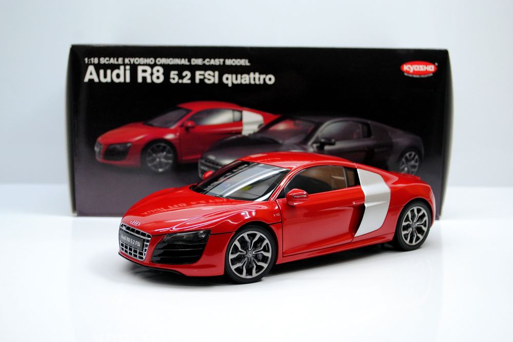 1/18 модель AUDI R8 Coupe 5.2 FSI V10 2009 KYOSHO