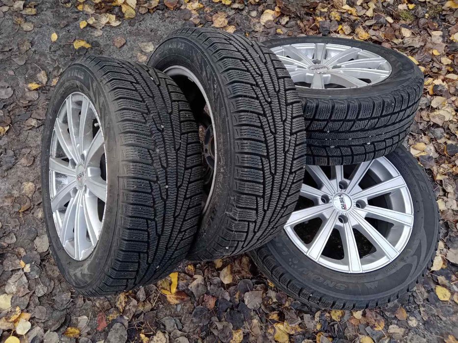 Продам шины 4 шт. 215/55 R16 Nokain Nordman зимняя зима резина 16
