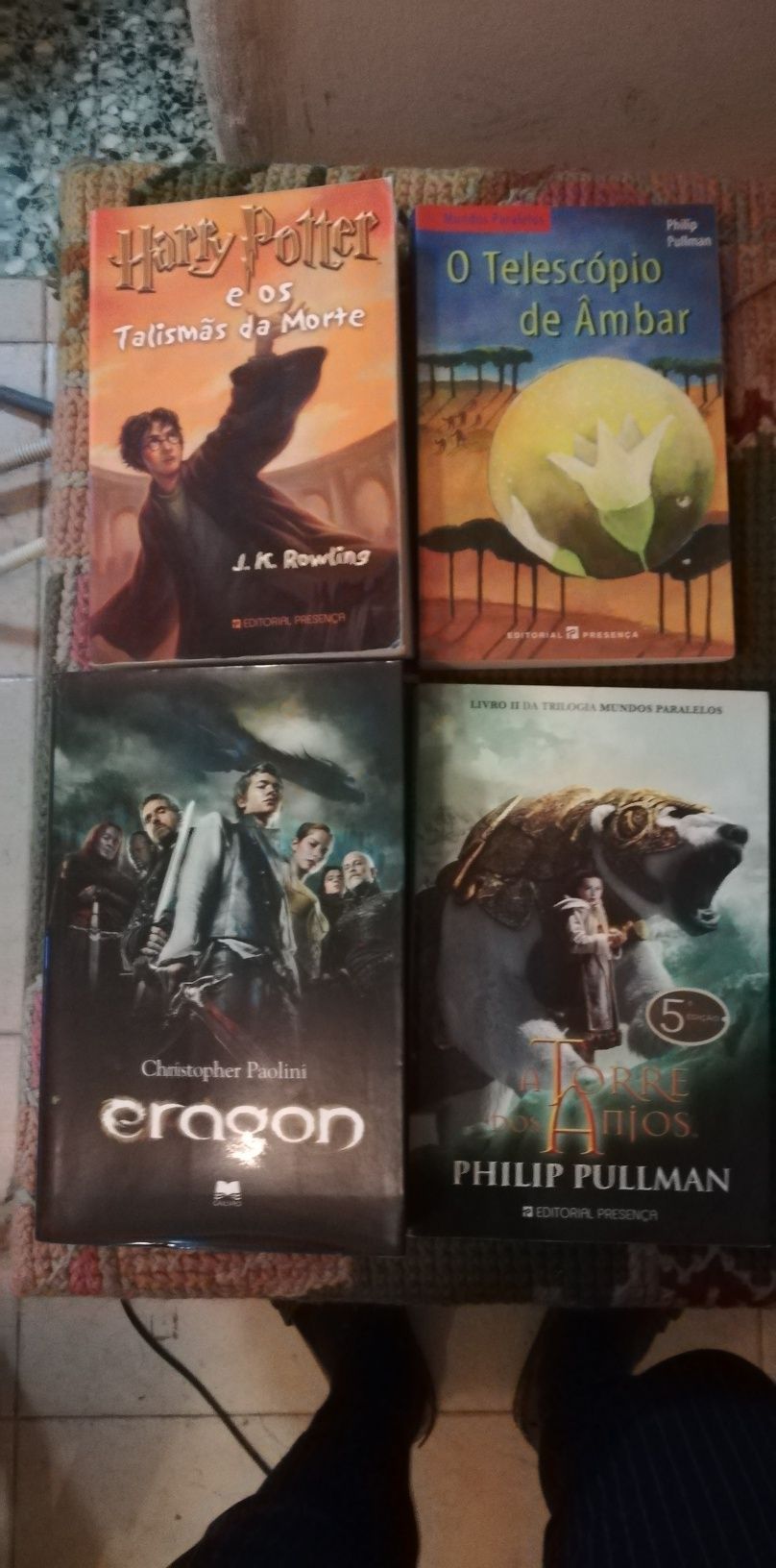 Livros juvenis Eragon, mundos paralelos