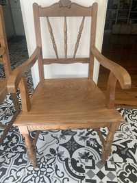 Cadeira antiga restaurada.