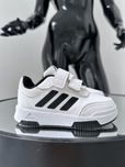 Актуальные свежие кроссовки на липучках  Adidas