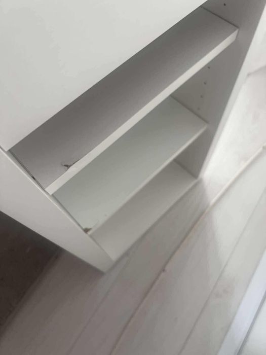 Białe biurko Ikea