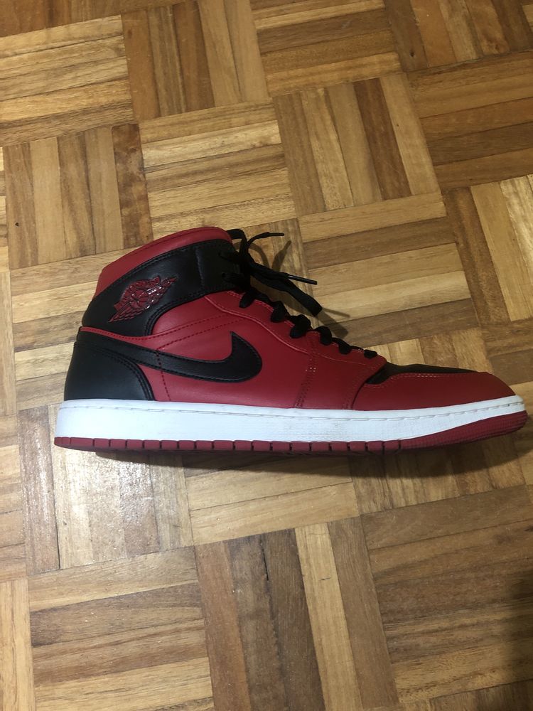 Jordan 1 mid red