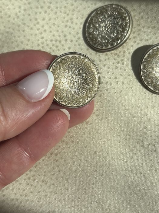 Металеві ґудзики світло-золотого кольору