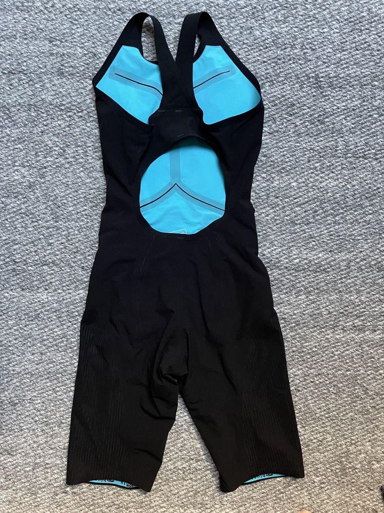 Czarny profesjonalny strój kąpielowy blueseventy XS