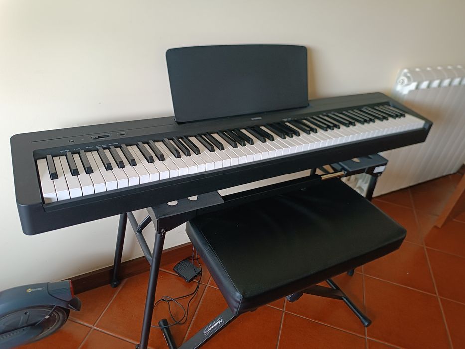 Piano elétrico Yamaha P-145 (seminovo)