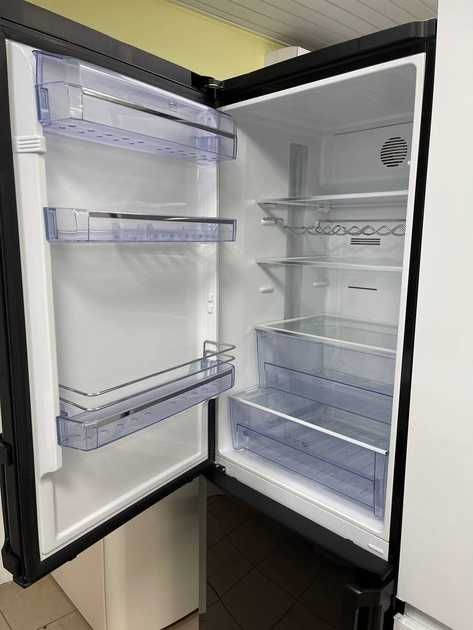 Холодильник 185см BEKO K60360NE Black