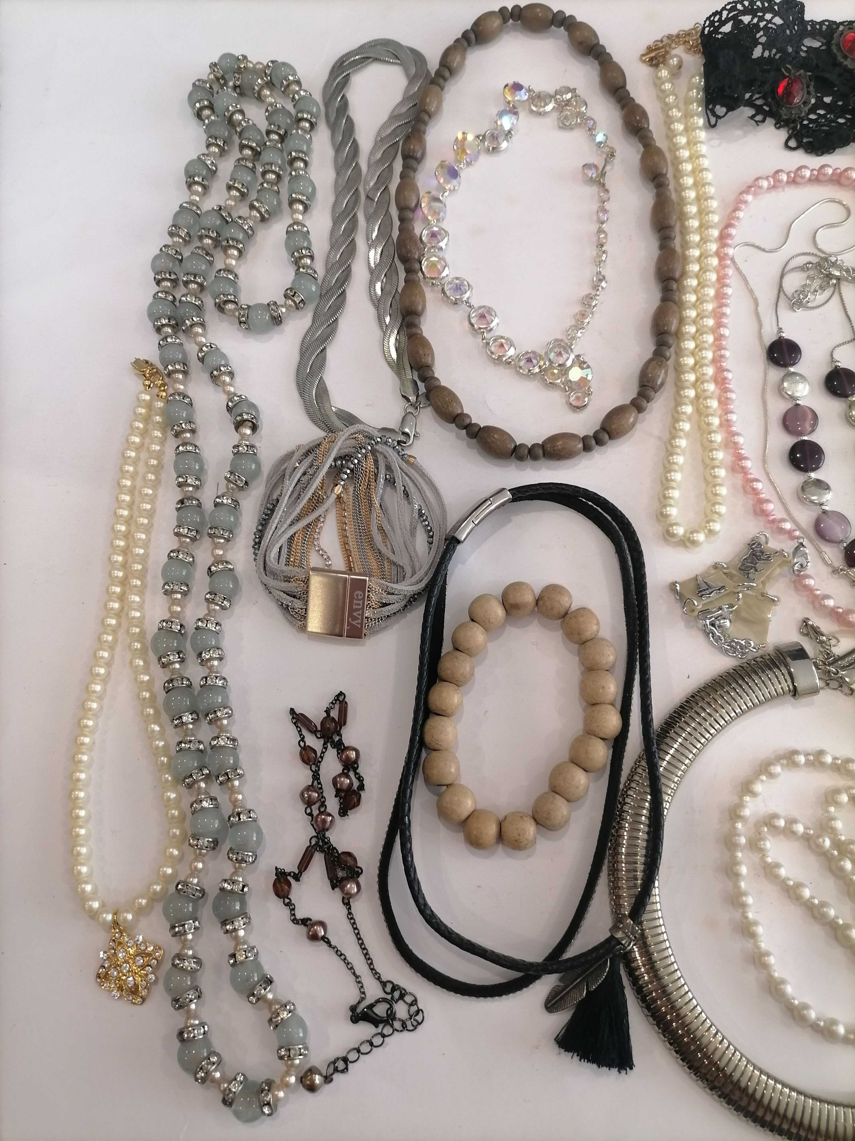 Lote de Bijuteria -25 artigos-Colares, Pulseiras em diversos materiais