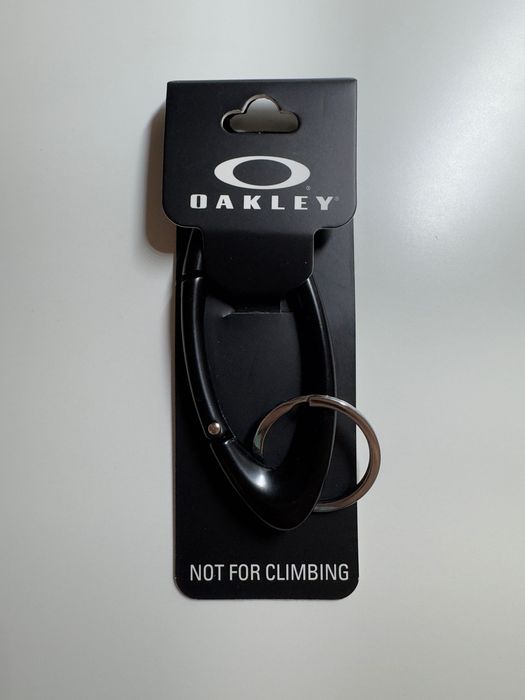Карабін Oakley | Срібний та Чорний | 9 см